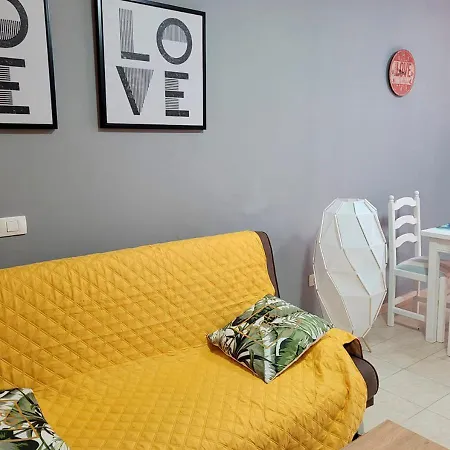 Funcional En Residencial Con Piscina En Inmejorable Ubicación En Centro De La Isla