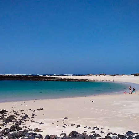 Apartamento Funcional En Residencial Con Piscina En Inmejorable Ubicación En Centro De La Isla *